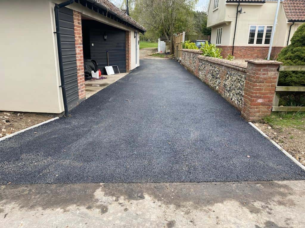 This is a newly installed tarmac driveway. All works carried out by Lowestoft Driveway Solutions