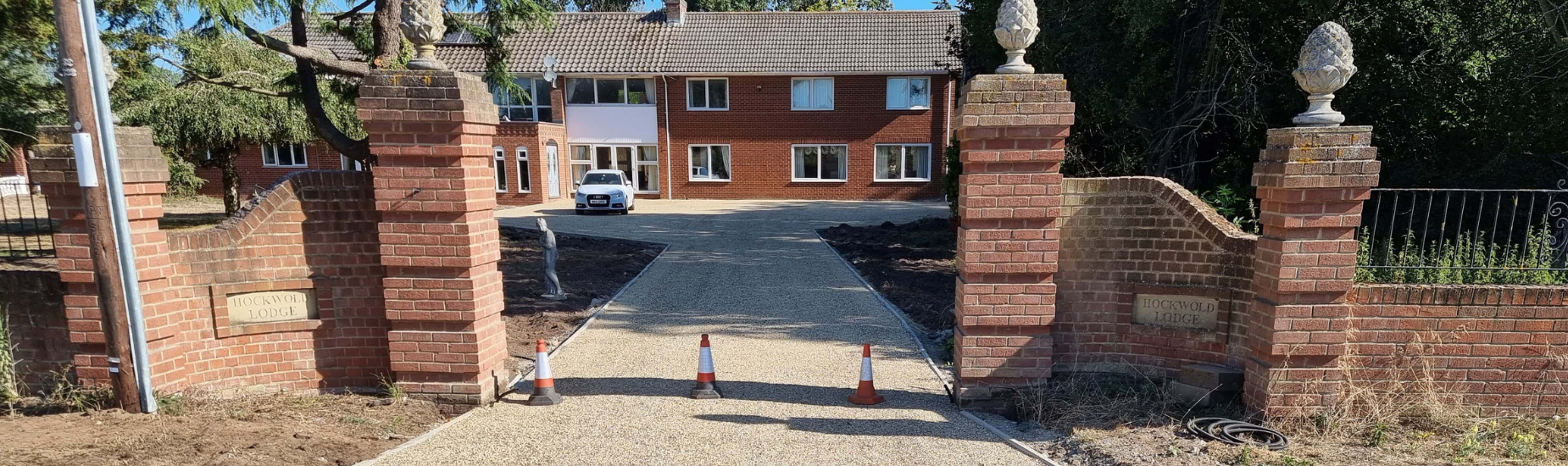 This is a photo of newly installed chip and tar drive by Lowestoft Driveway Solutions